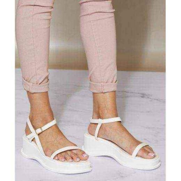 Brand New Strappy Platform Sandal size 8.5 Weeboo brand - Picture 2 of 3